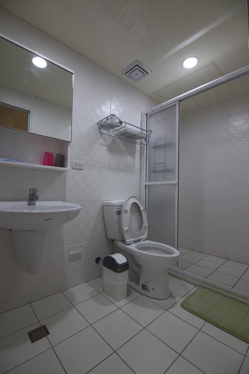 Locomotive Homestay Tamsui Exterior photo