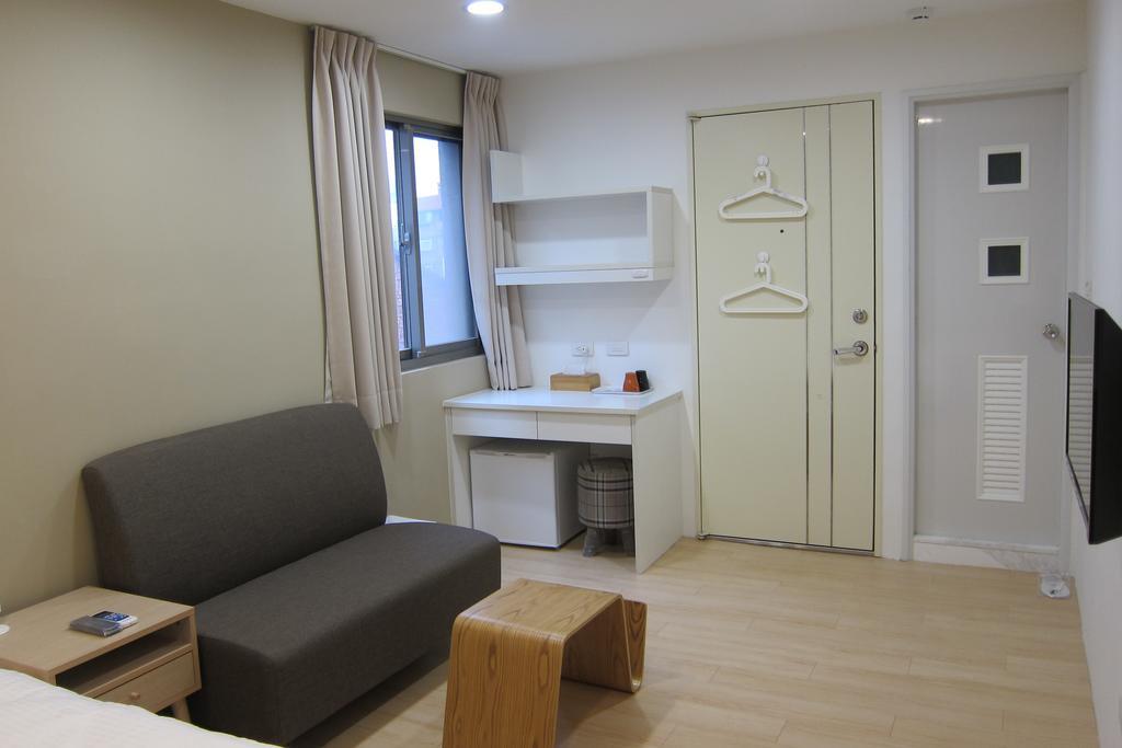 Locomotive Homestay Tamsui Exterior photo