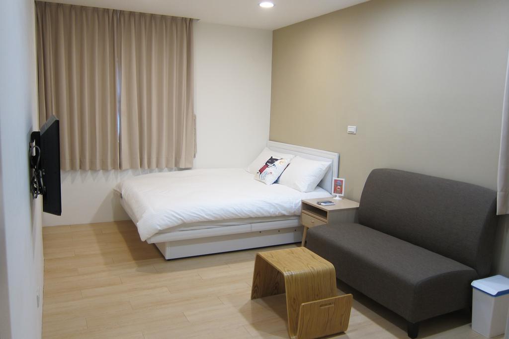 Locomotive Homestay Tamsui Exterior photo